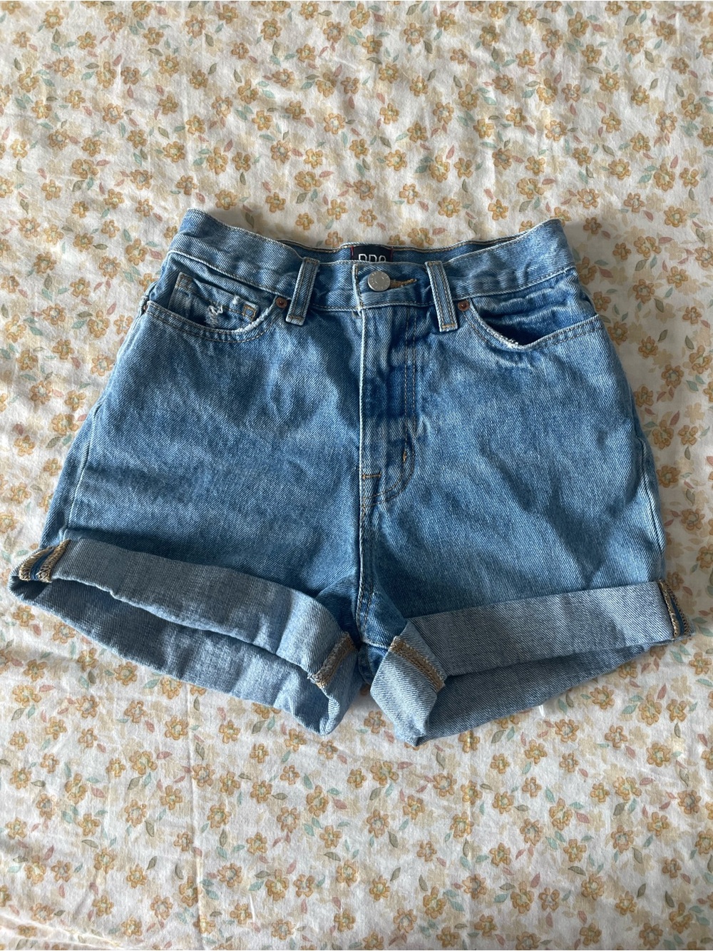 BDG High-Rise Cuffed Denim Shorts - Light Blue Wash